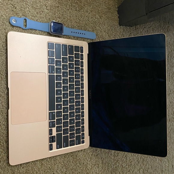 MacBook Air 2020 i3 with free series 3 Apple Watch